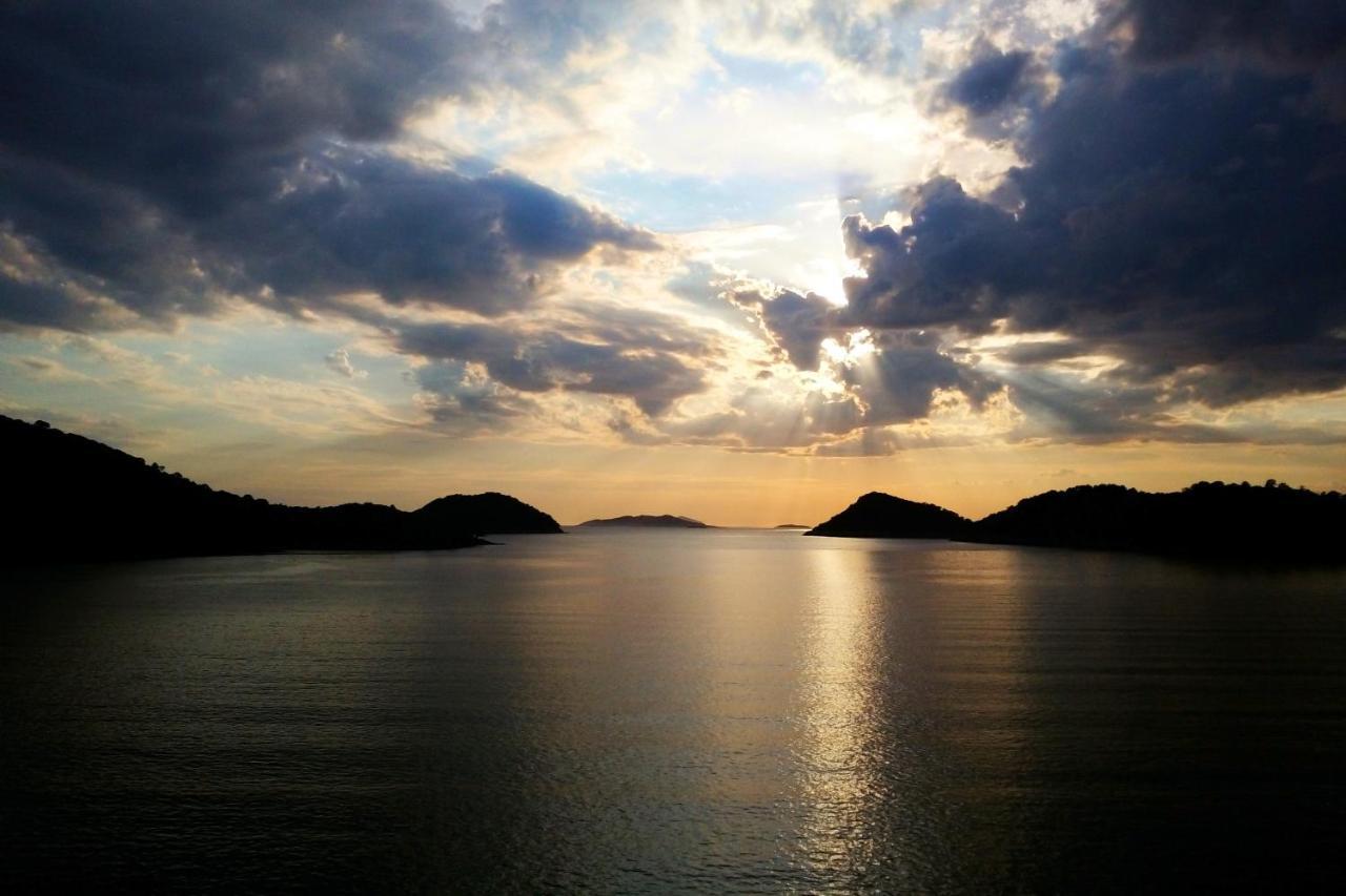 Apartments By The Sea Ubli, Lastovo - 8354 Uble Esterno foto