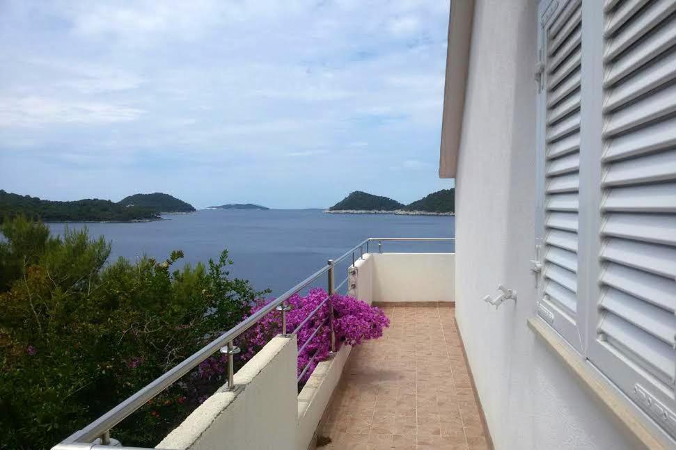 Apartments By The Sea Ubli, Lastovo - 8354 Uble Esterno foto